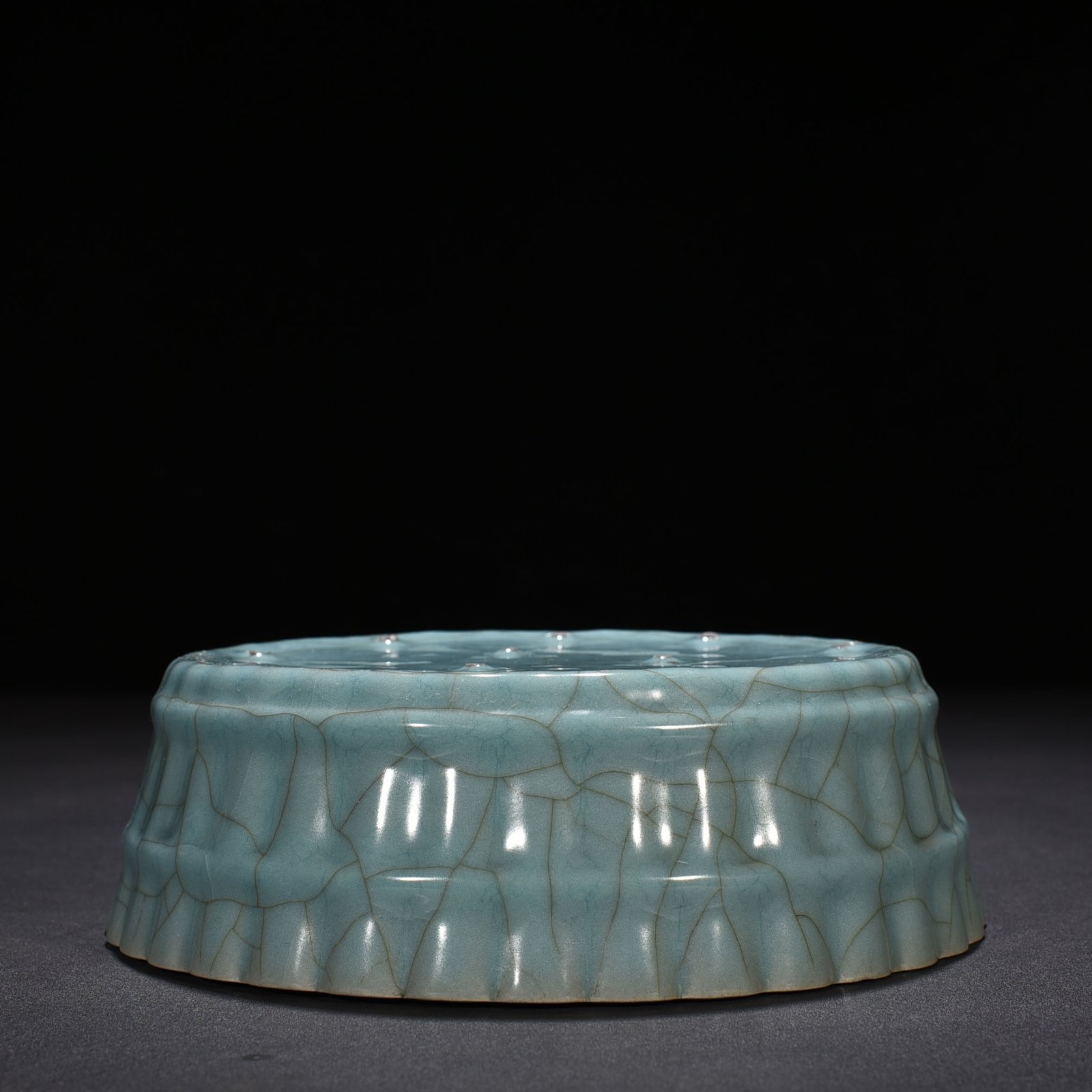 Song Dynasty Guan kiln green glaze sugarcane segment wash