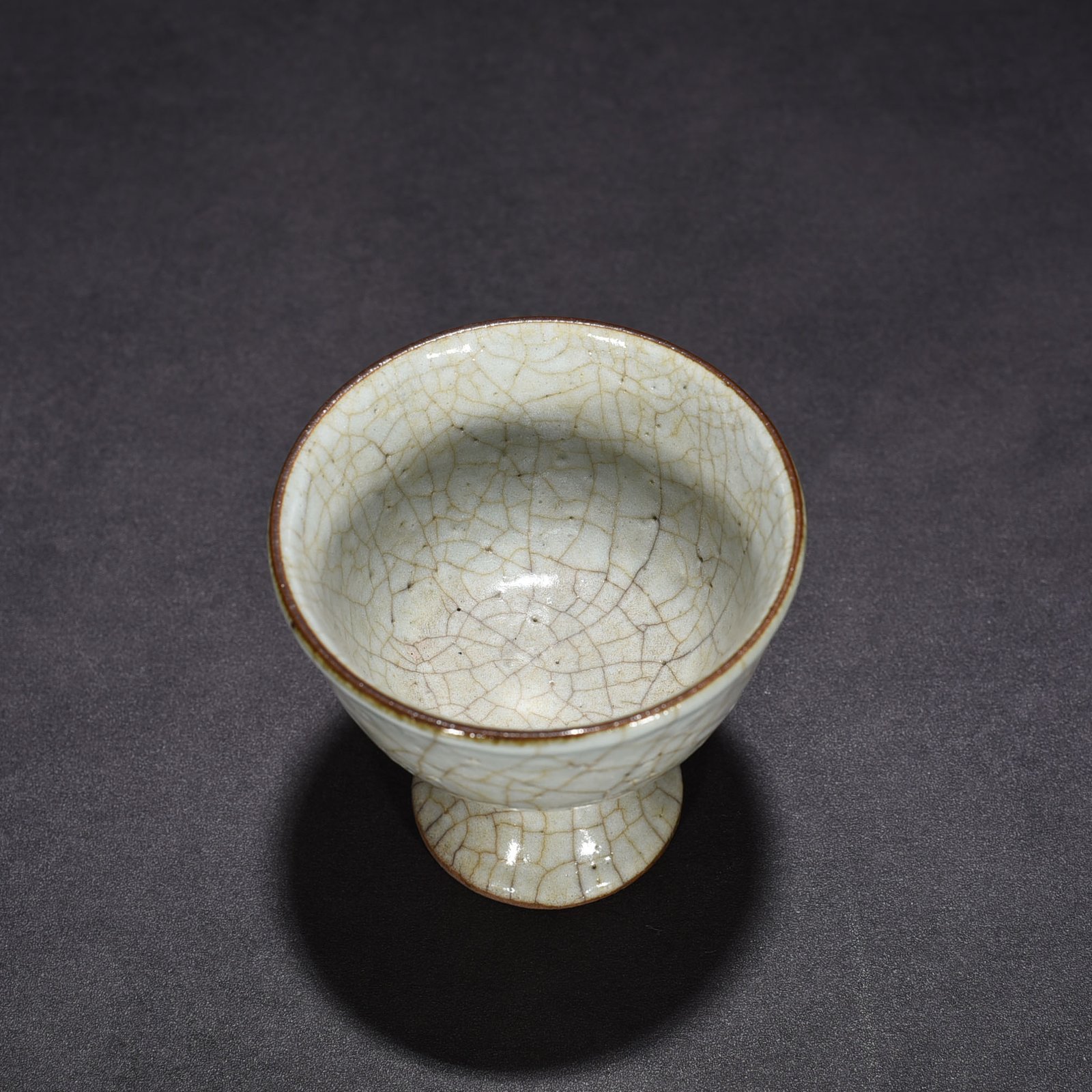 Song Dynasty Guan kiln tall bowl