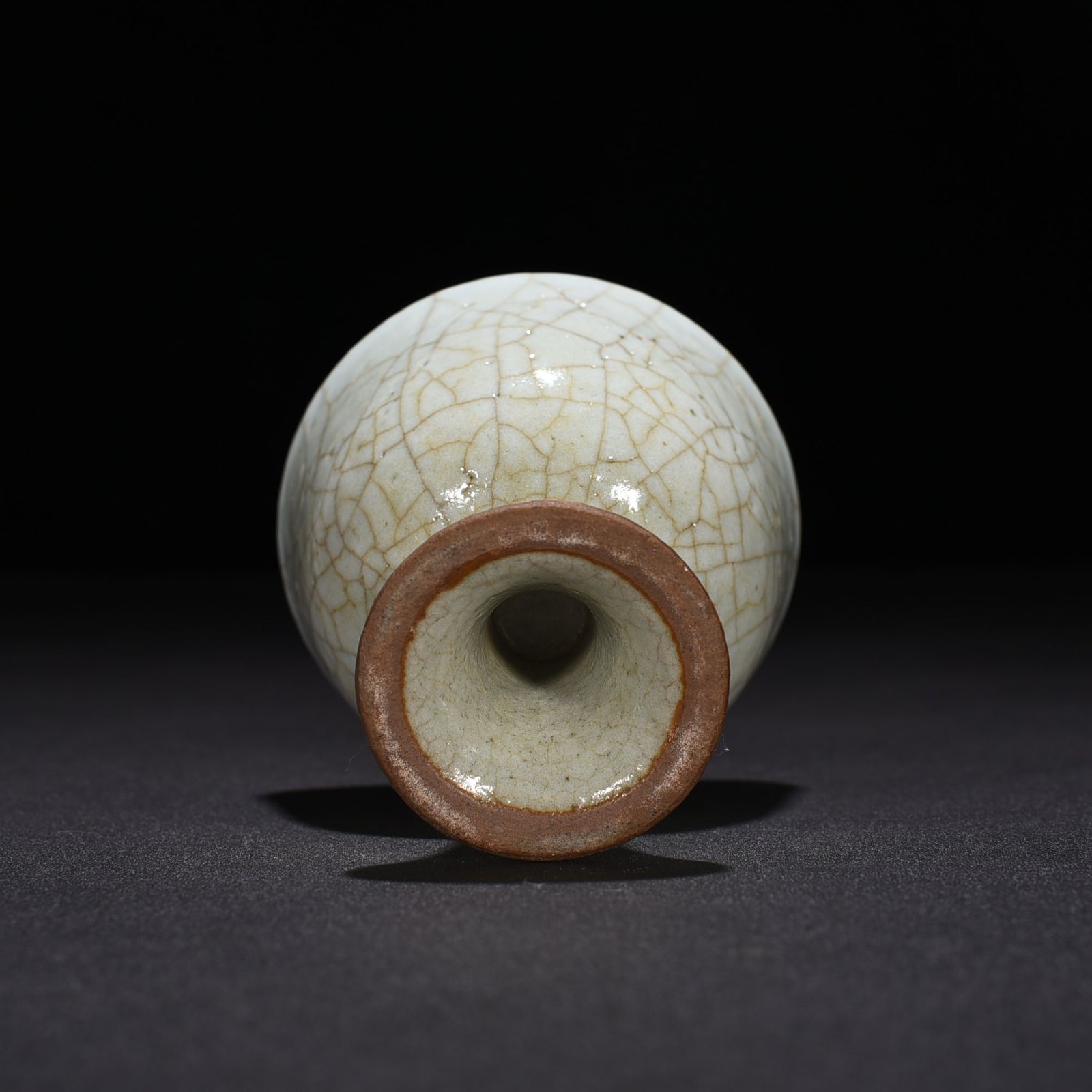 Song Dynasty Guan kiln tall bowl