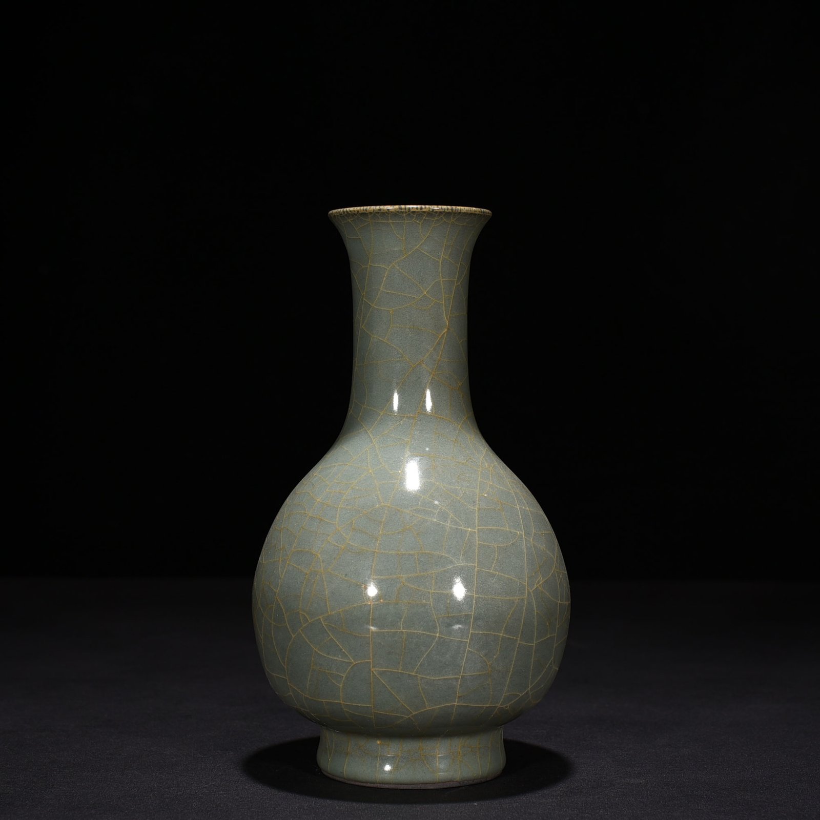 Song Dynasty Guan gooseneck bottle