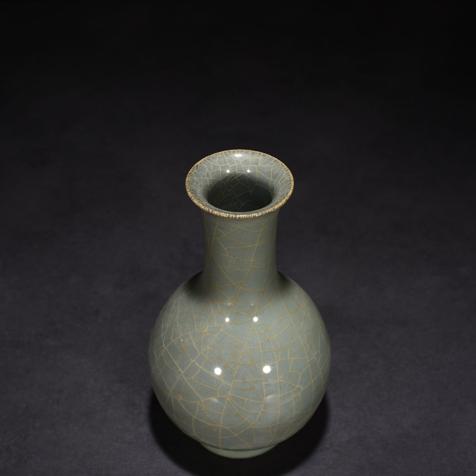Song Dynasty Guan gooseneck bottle