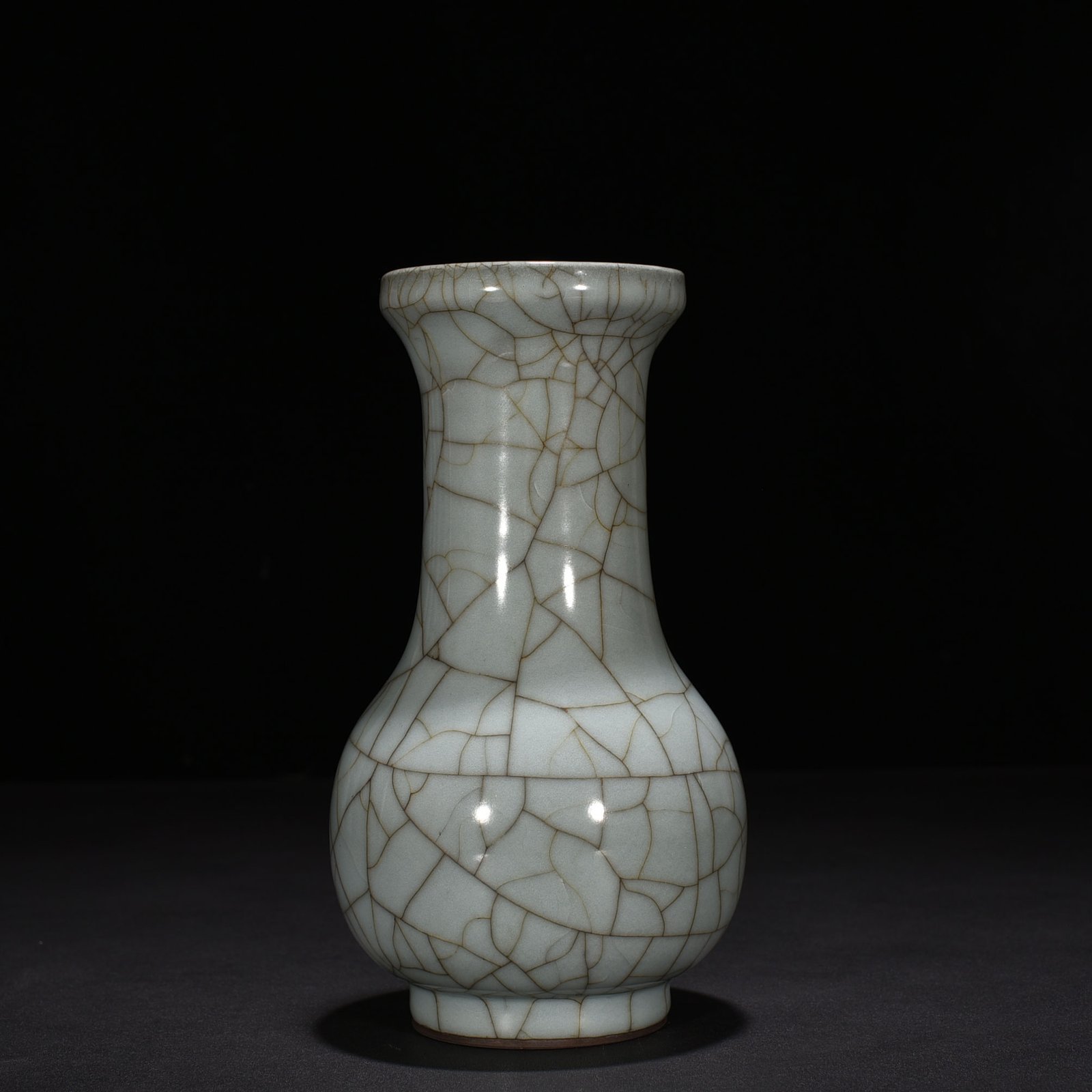 Song Dynasty Guan goose-neck dish bottle