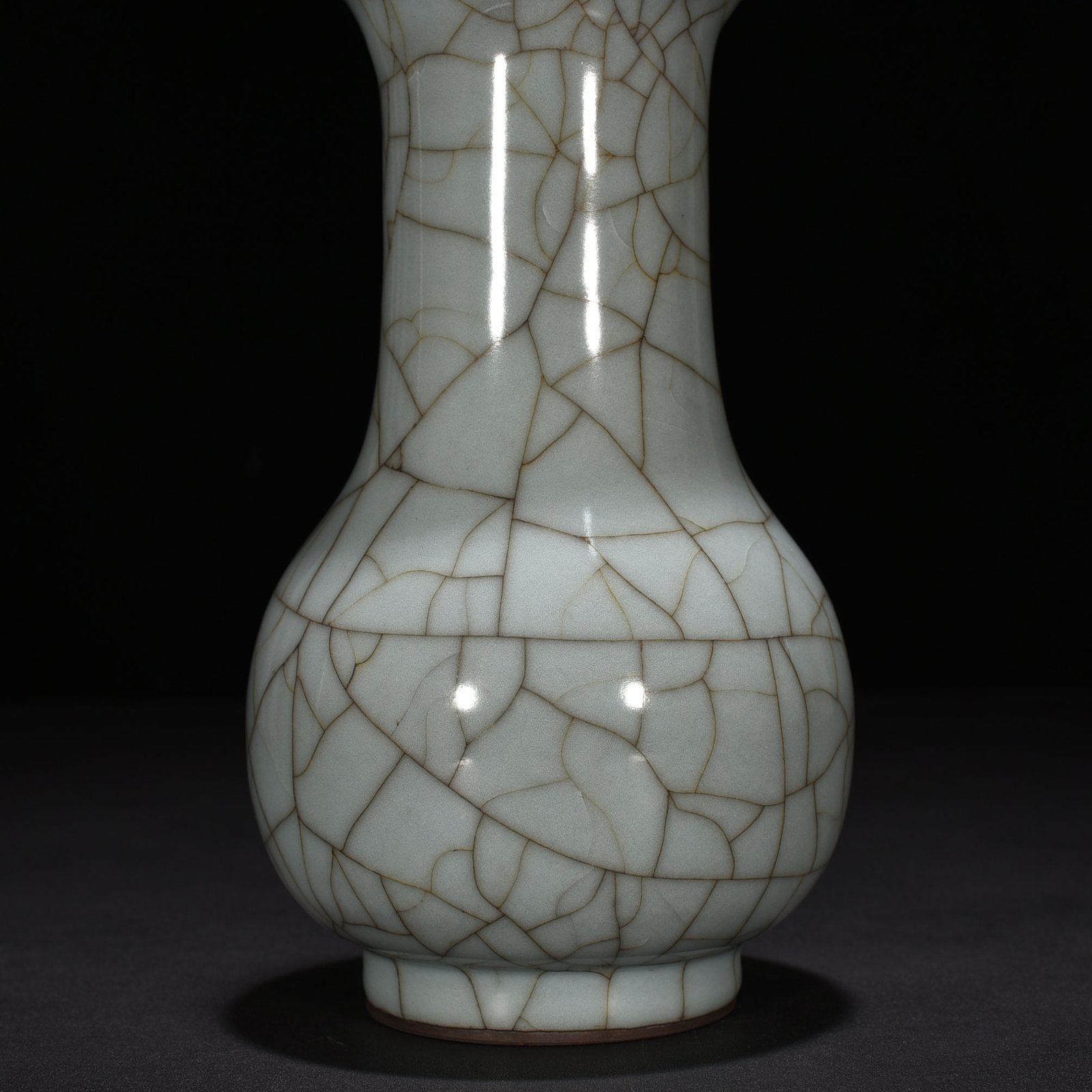 Song Dynasty Guan goose-neck dish bottle