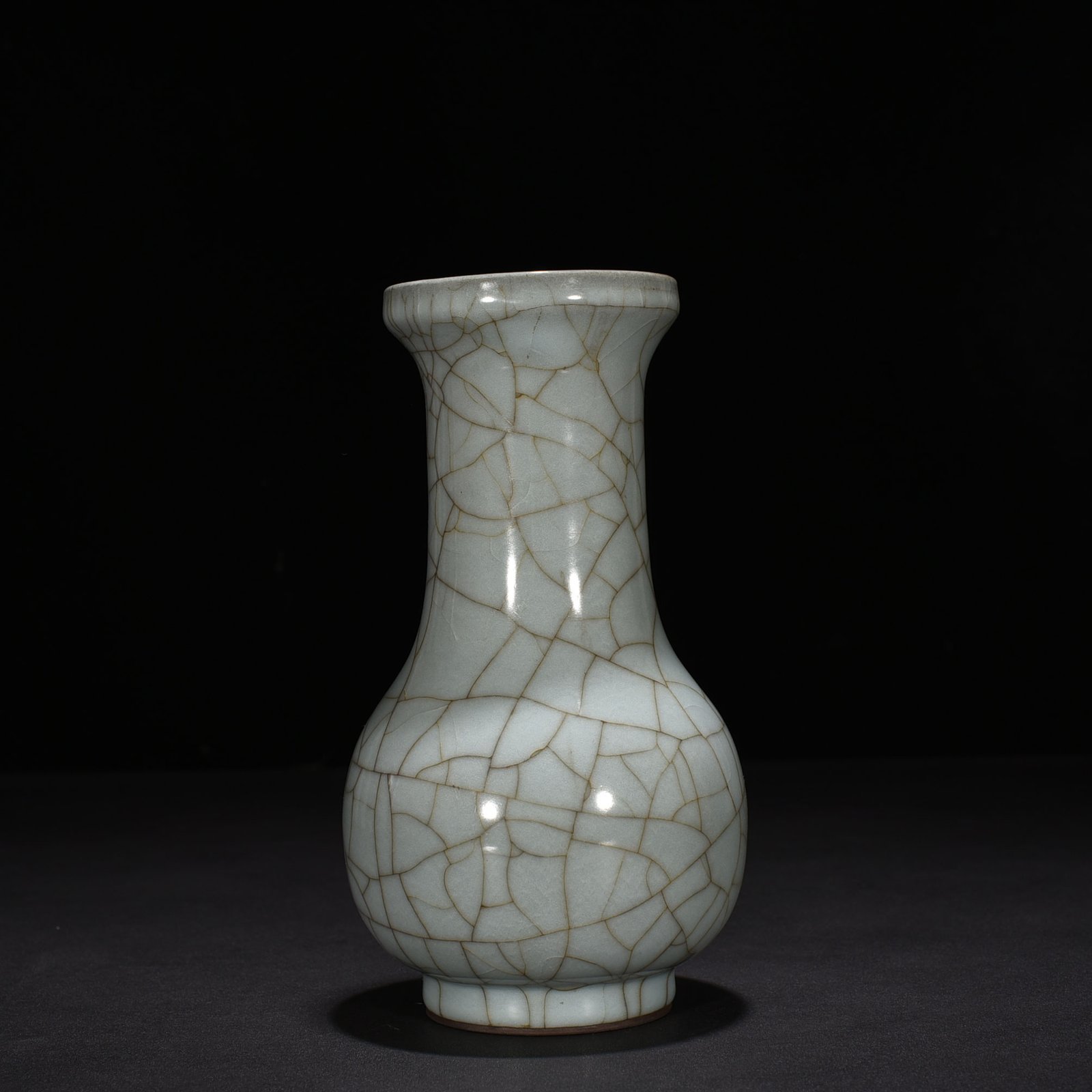 Song Dynasty Guan goose-neck dish bottle