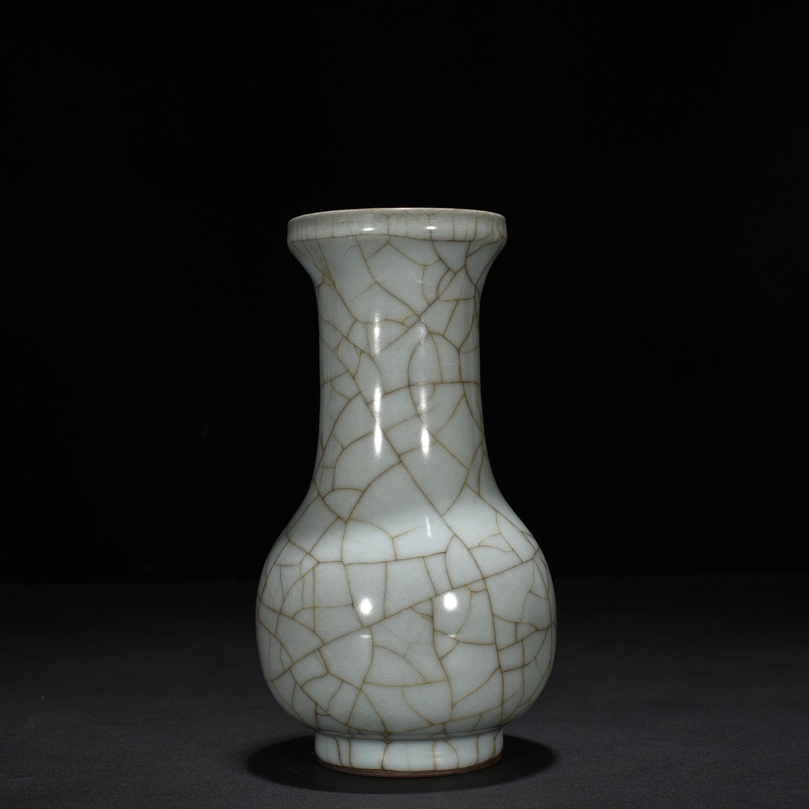 Song Dynasty Guan goose-neck dish bottle