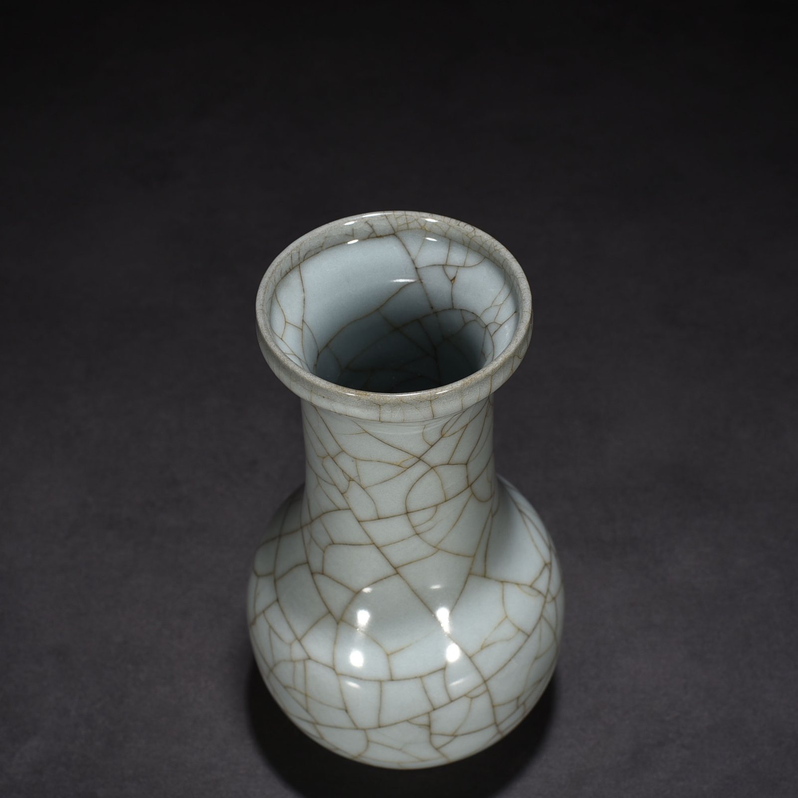Song Dynasty Guan goose-neck dish bottle