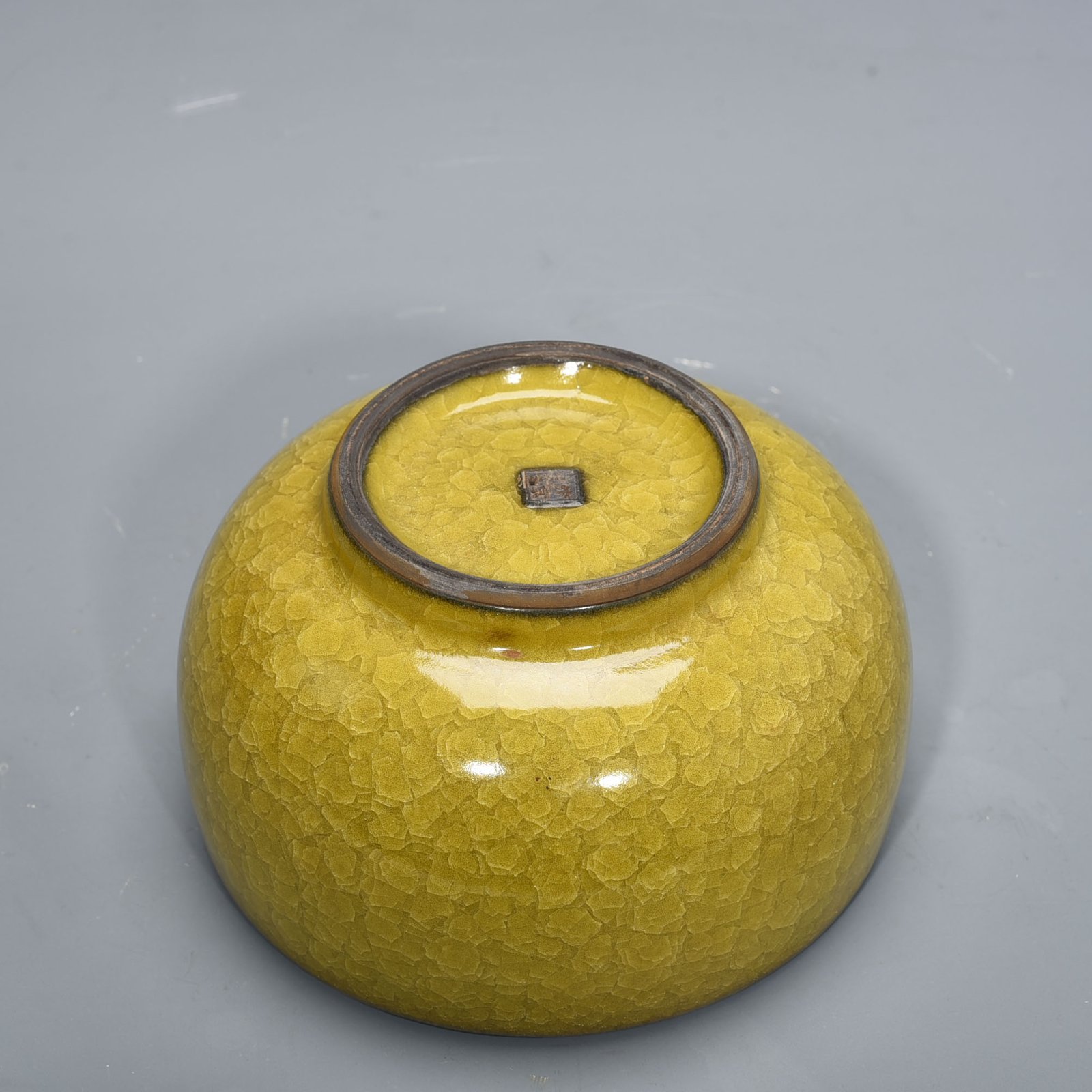 Song Dynasty official kiln yellow glaze ice cracked Arhat bowl