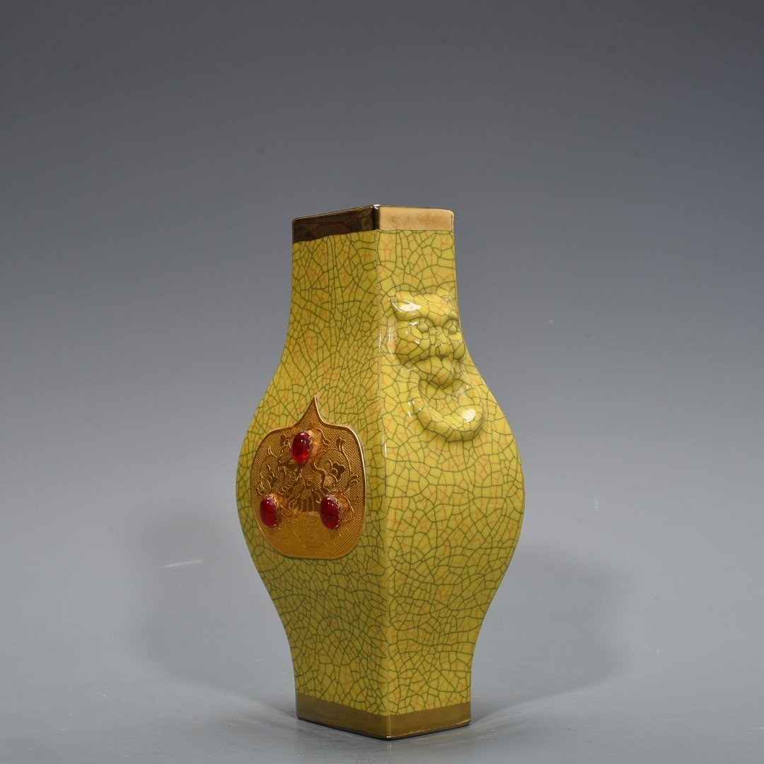 Song Dynasty official kiln yellow glaze square vase