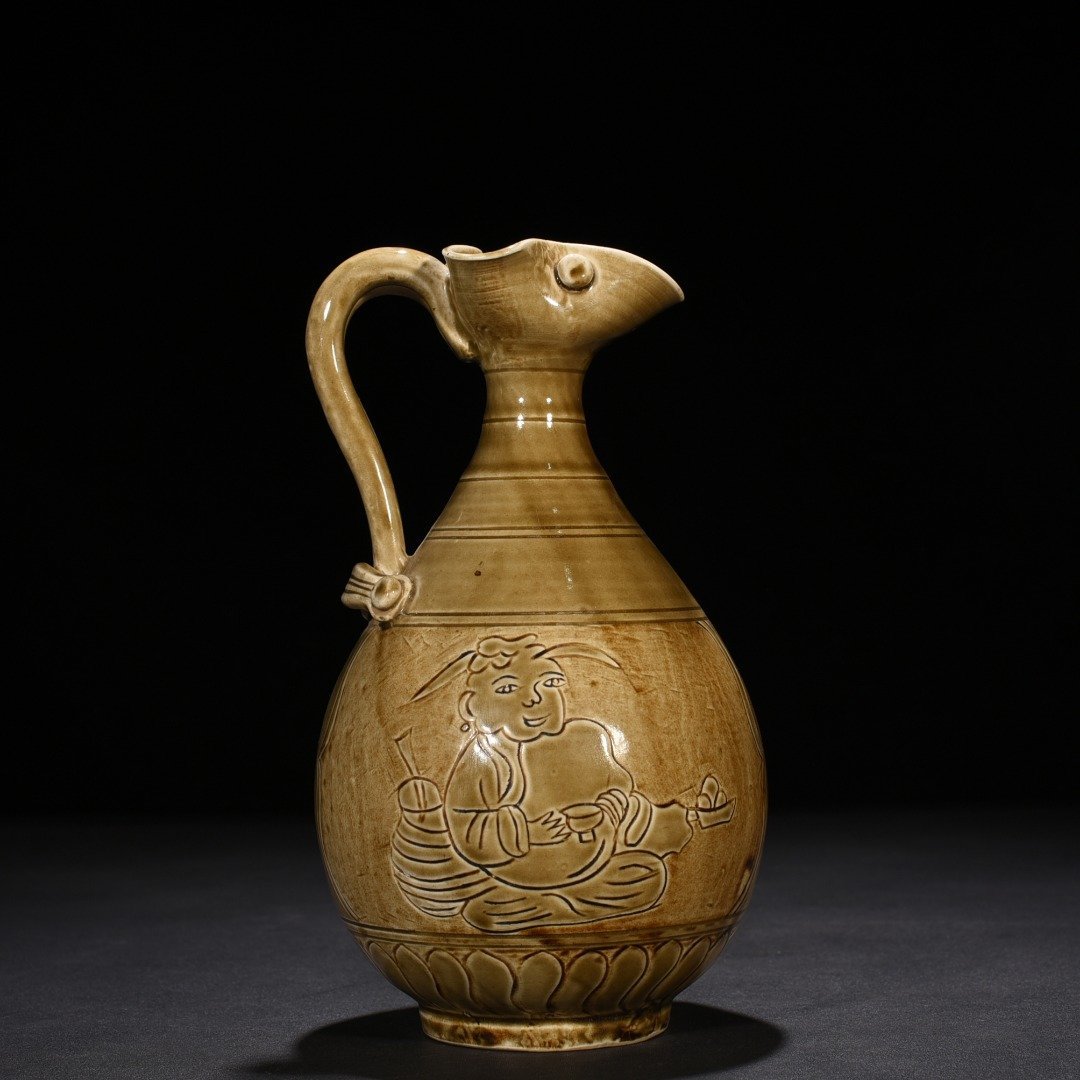Song Dynasty Ding kiln engraved figure pattern holding pot