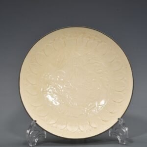 Song Dynasty Ding kiln carved baby play pattern plate