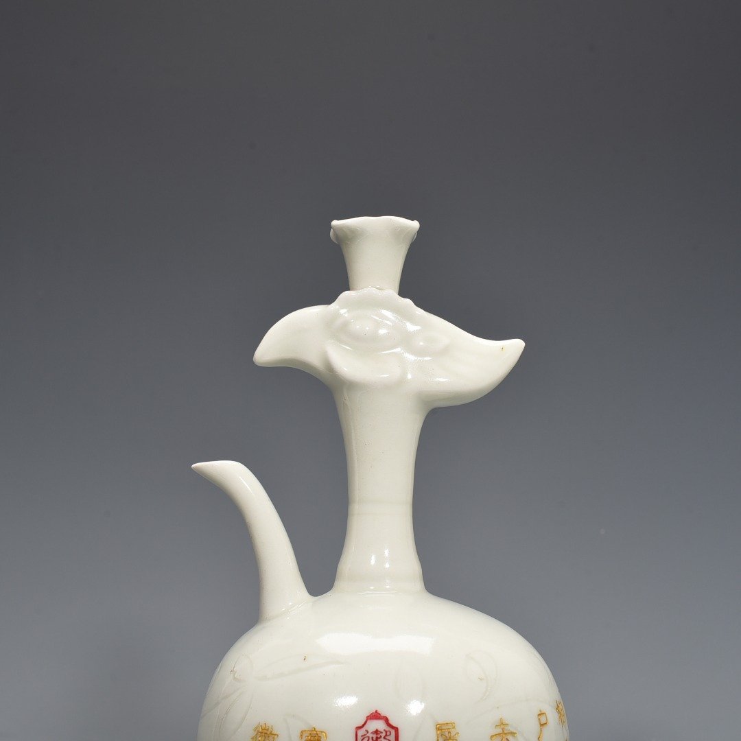 Song Dynasty Ding kiln engraved imperial inscription phoenix head pot