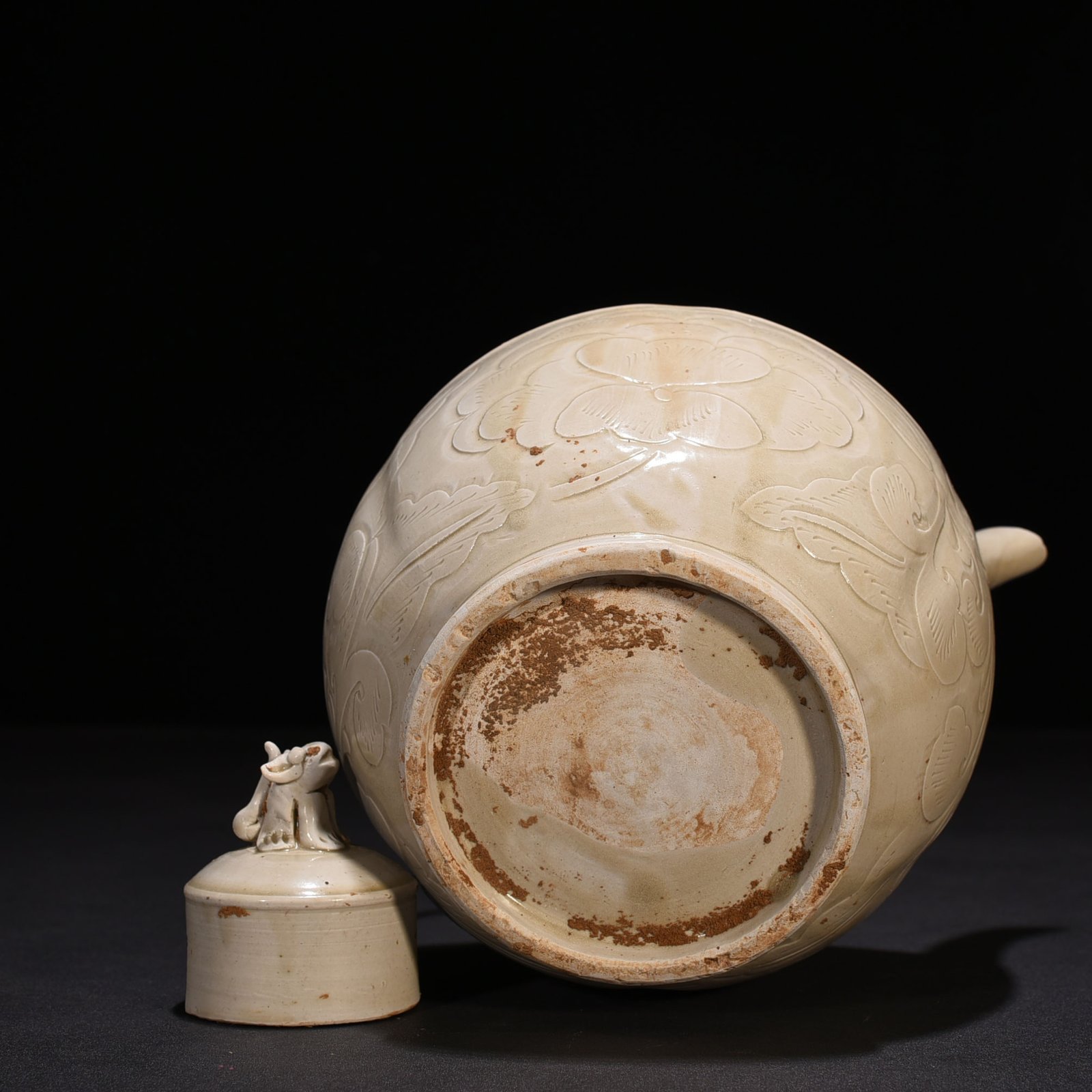 Song Dynasty Ding kiln carved peony pattern