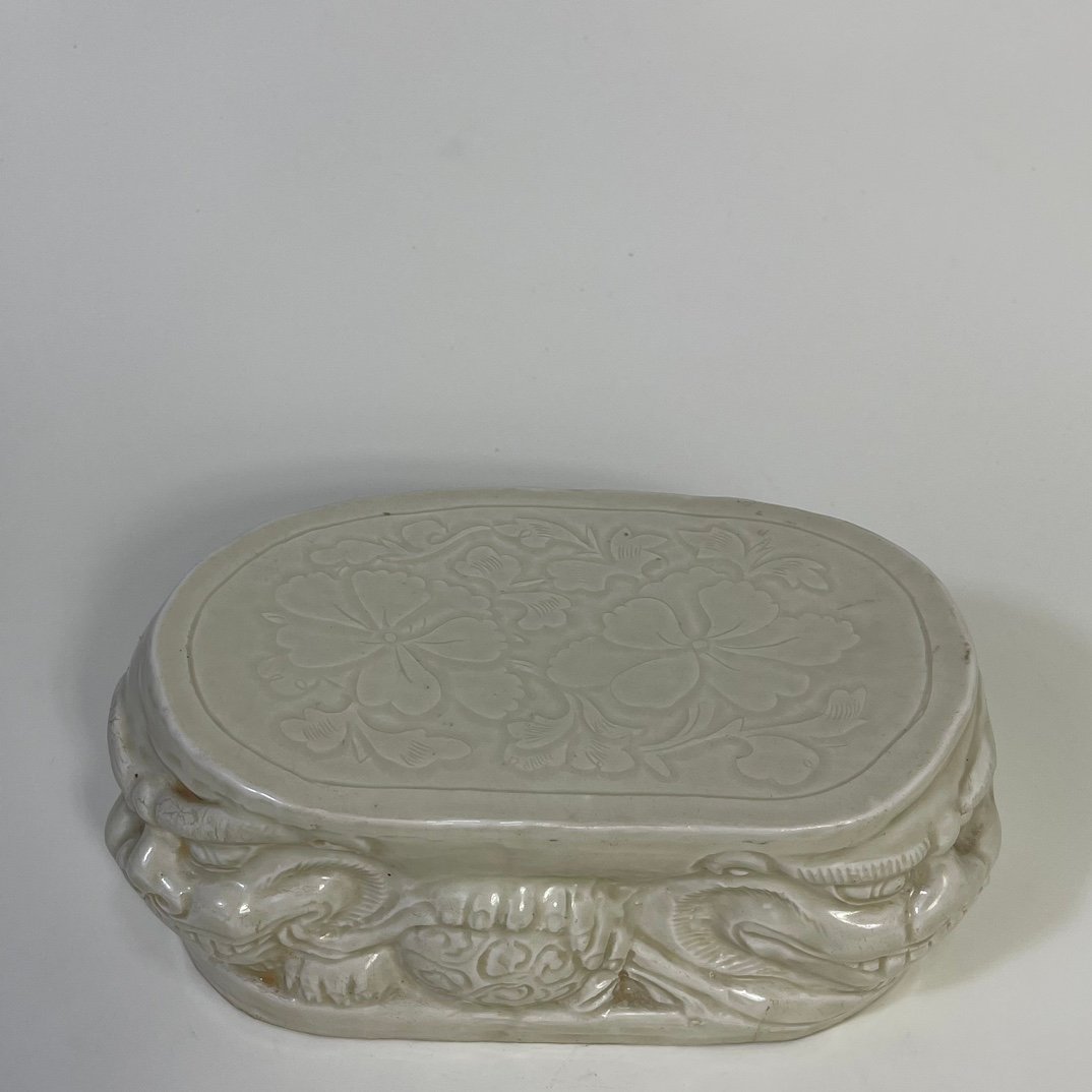 Song Dynasty Ding kiln carved flower lion pillow
