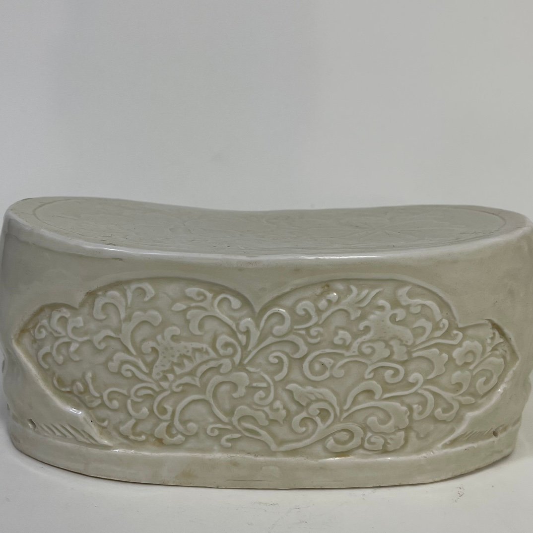 Song Dynasty Ding kiln carved flower lion pillow