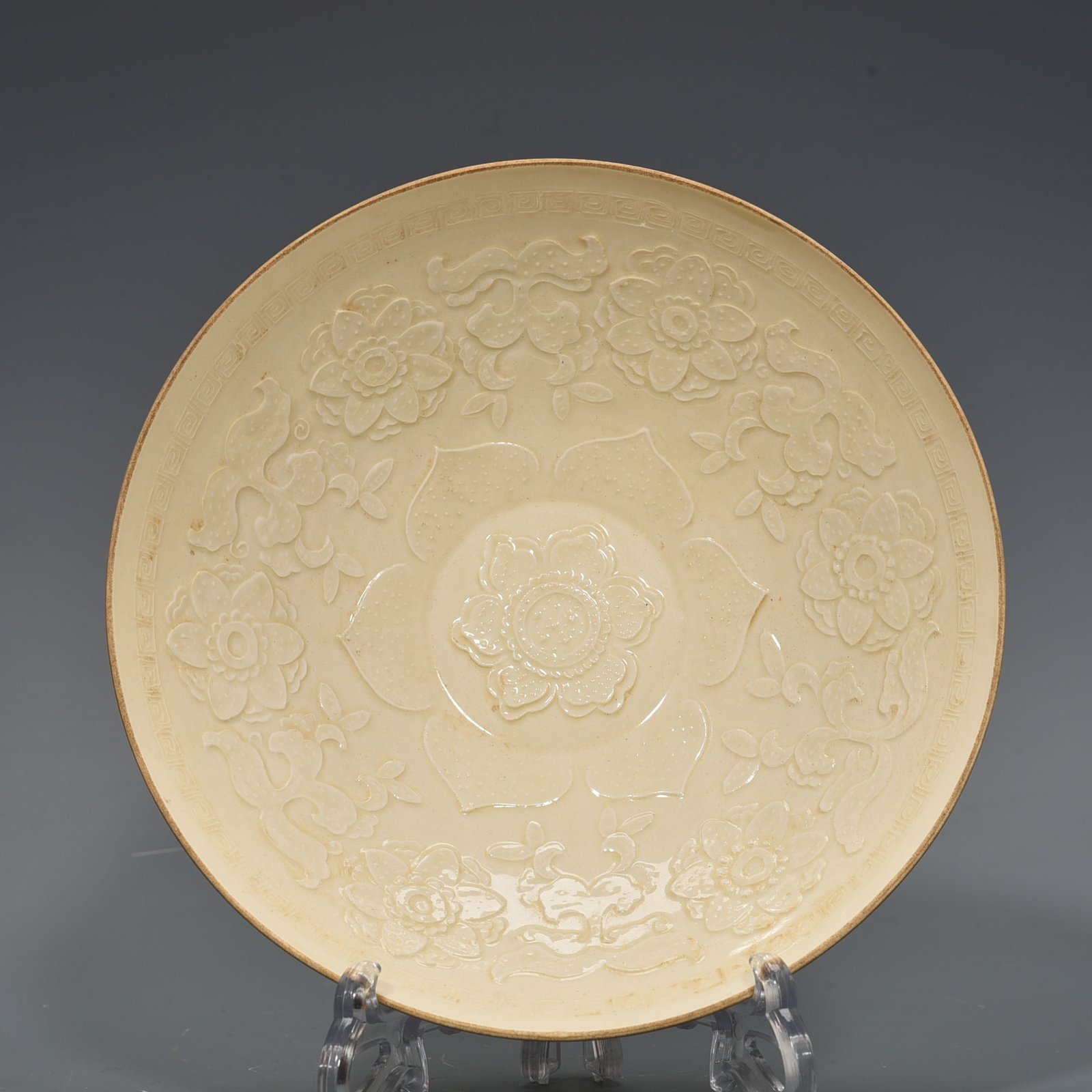 Song Dynasty Ding kiln carved flower pattern bowl