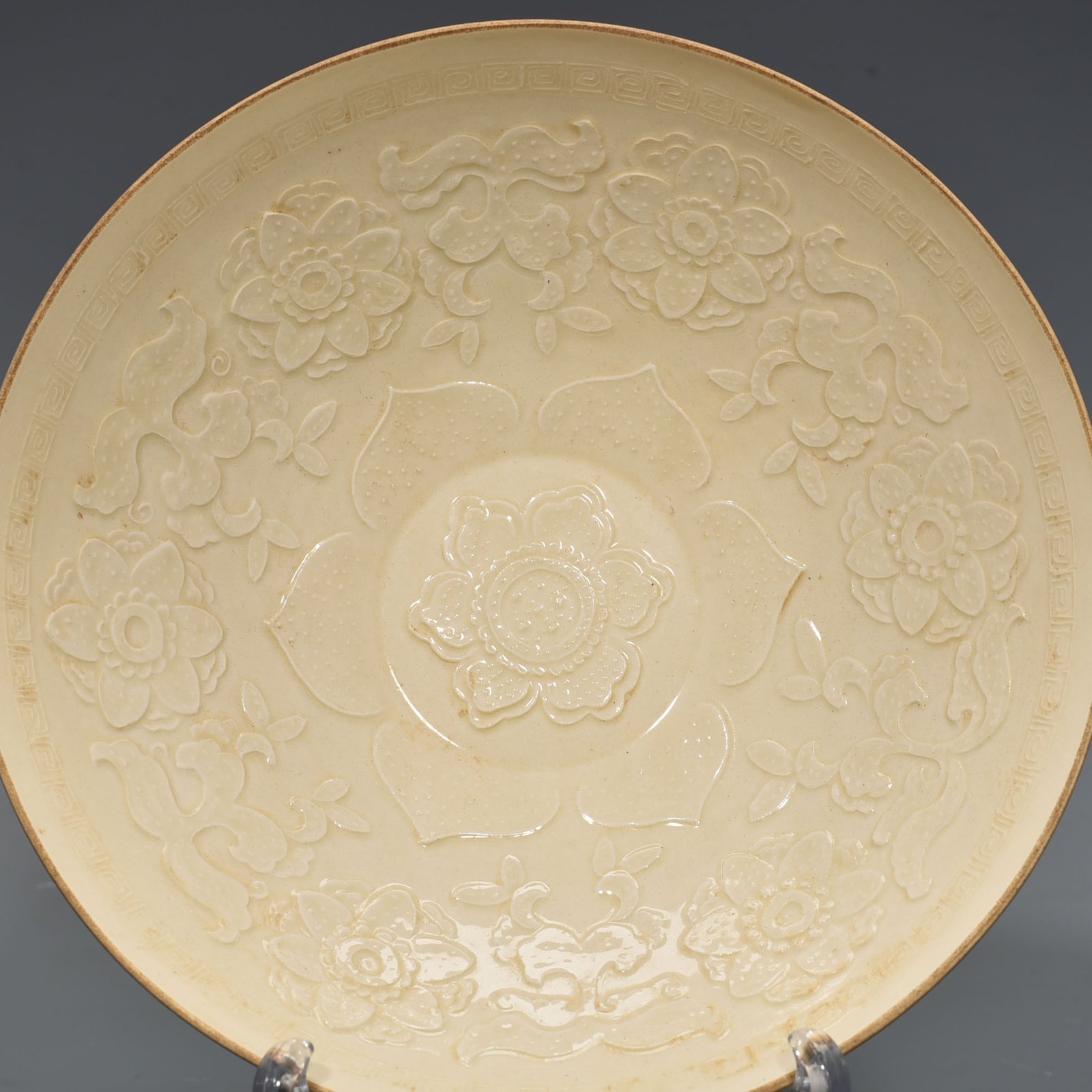 Song Dynasty Ding kiln carved flower pattern bowl