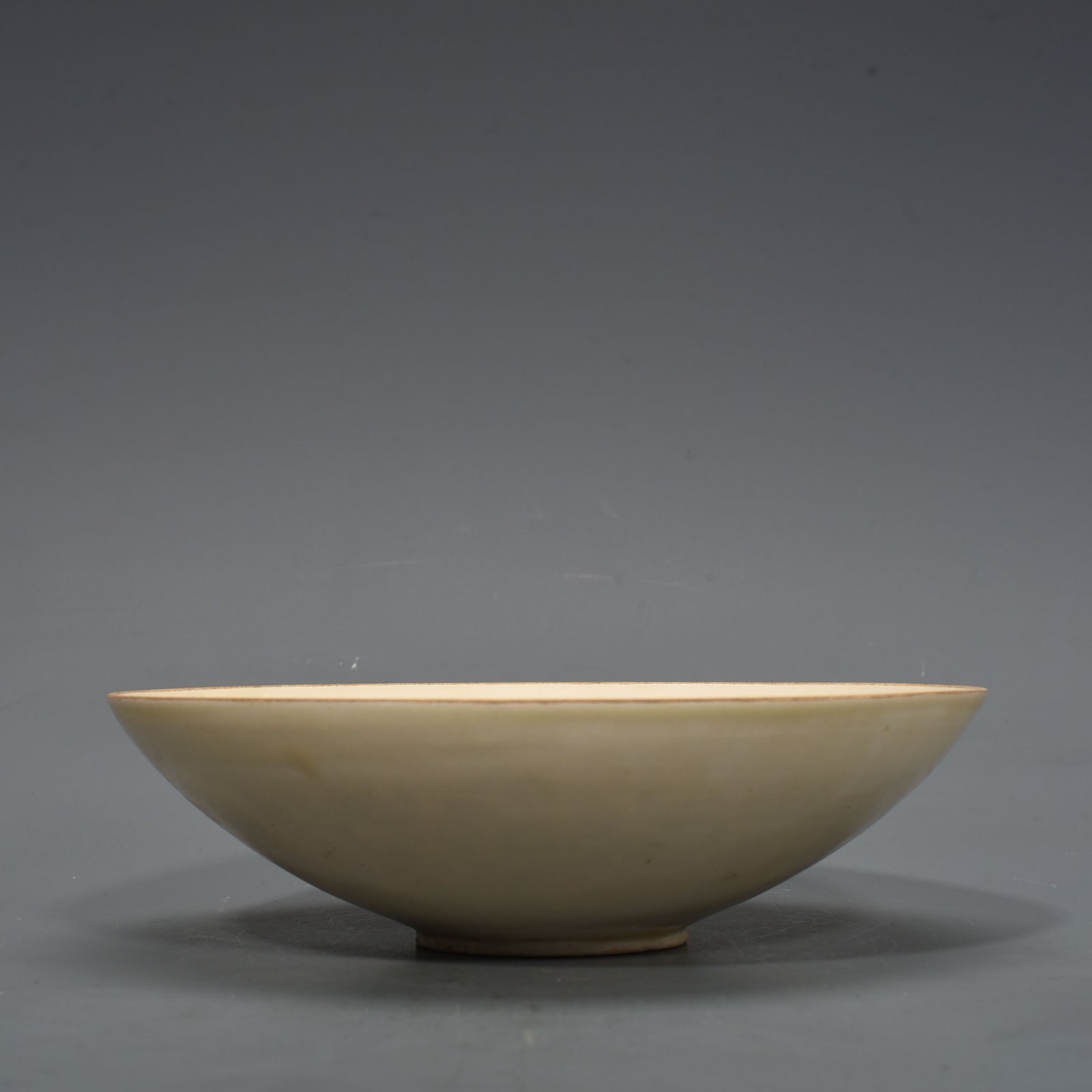 Song Dynasty Ding kiln carved flower pattern bowl
