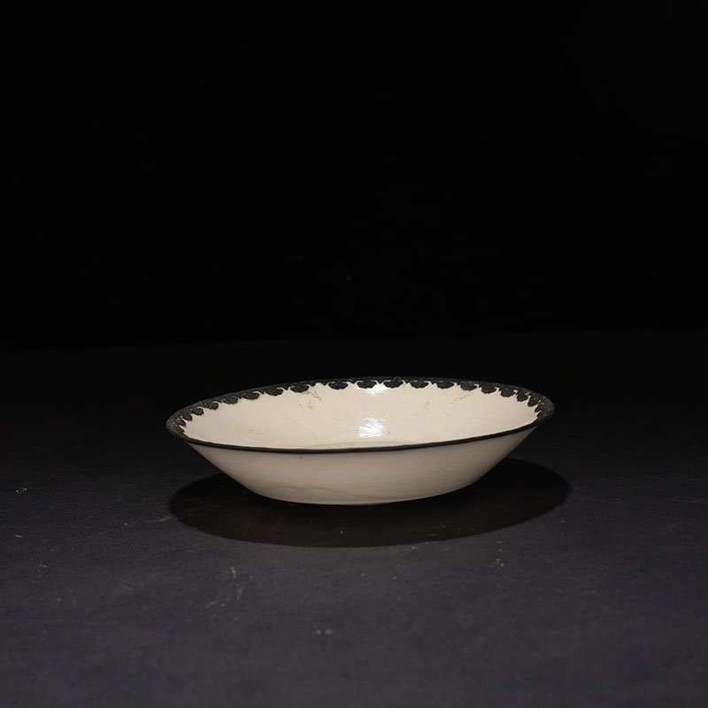 Song Dynasty Ding kiln carved flower pattern bowl