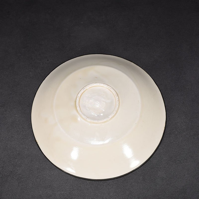 Song Dynasty Ding kiln carved flower pattern bowl