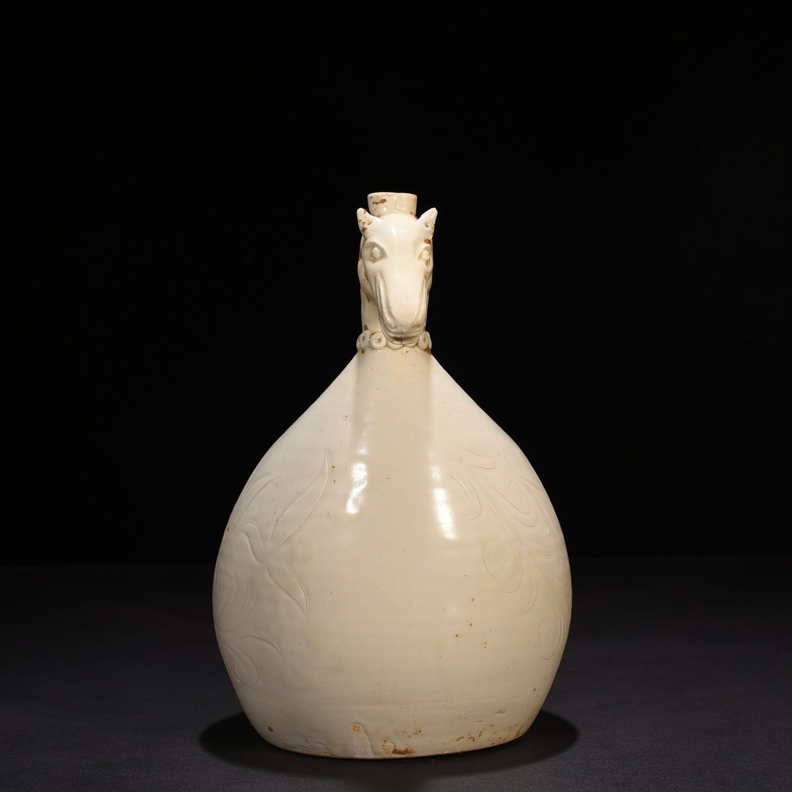 Song Dynasty Ding kiln carved flower pattern horse head leather bag