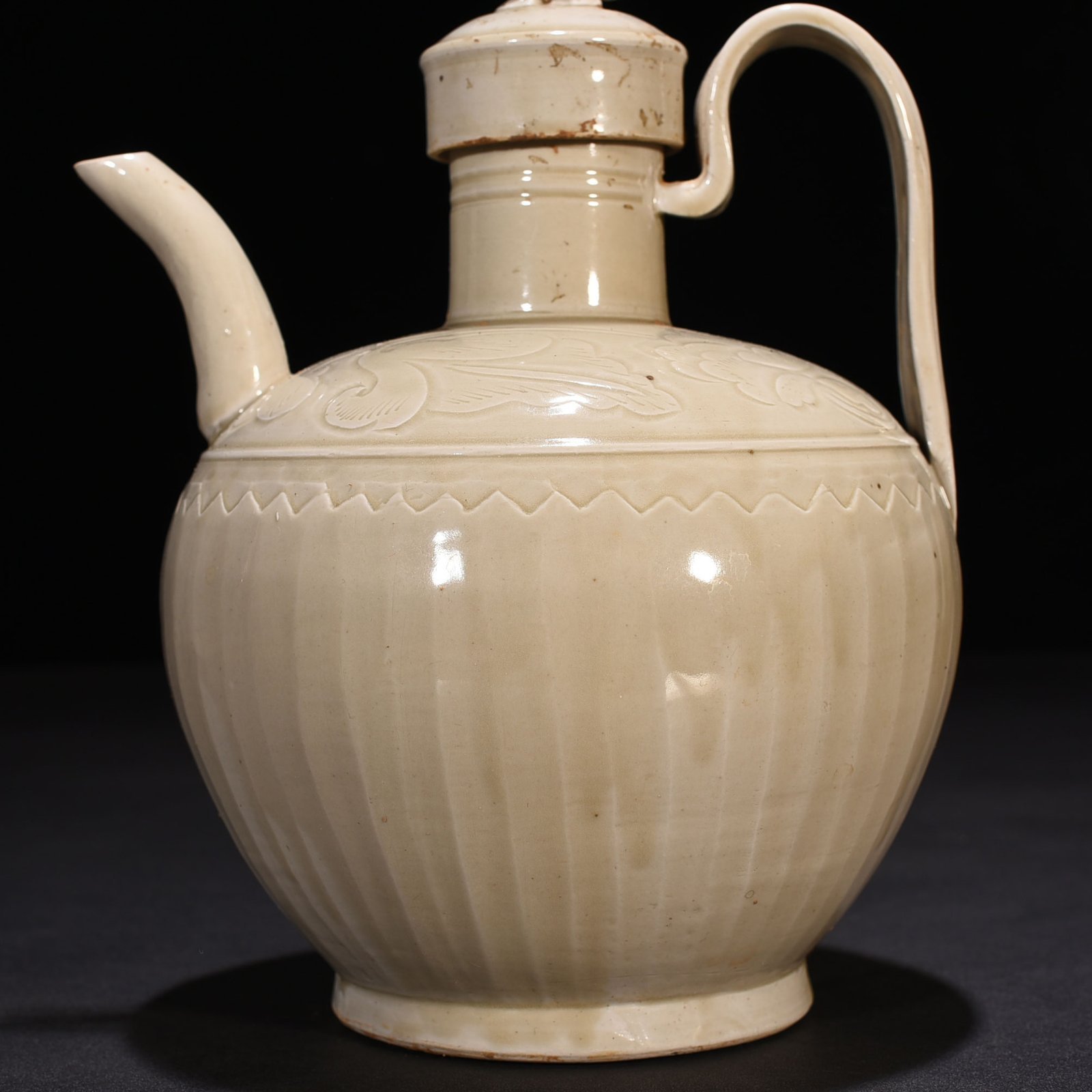 Song Dynasty Ding Kiln carved banana leaf and flower pattern ewer
