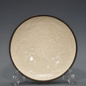 Song Dynasty Ding kiln carved fish and algae pattern plate