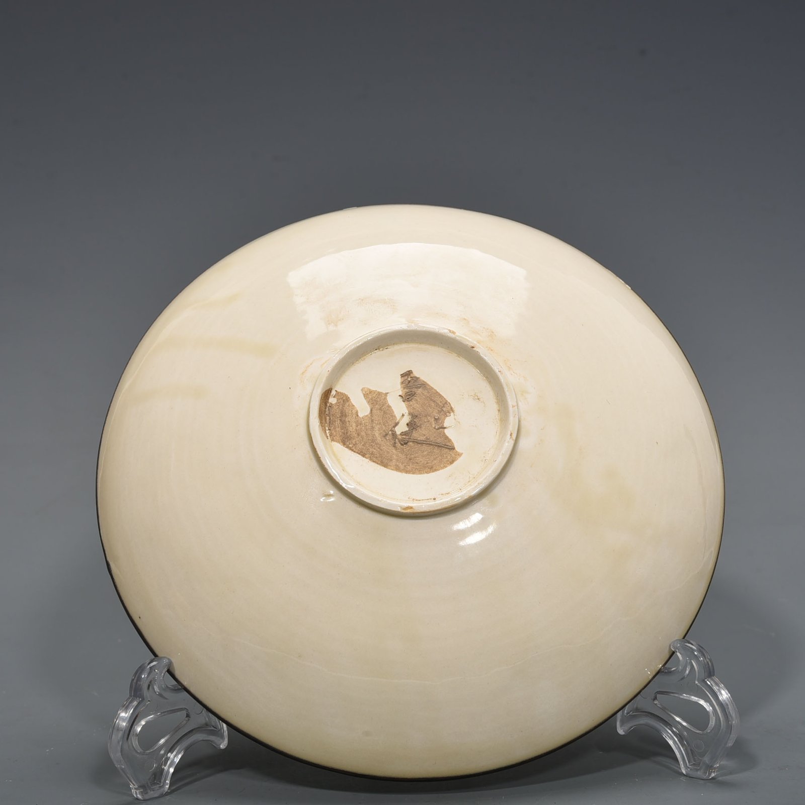 Song Dynasty Ding kiln carved fish and algae pattern plate