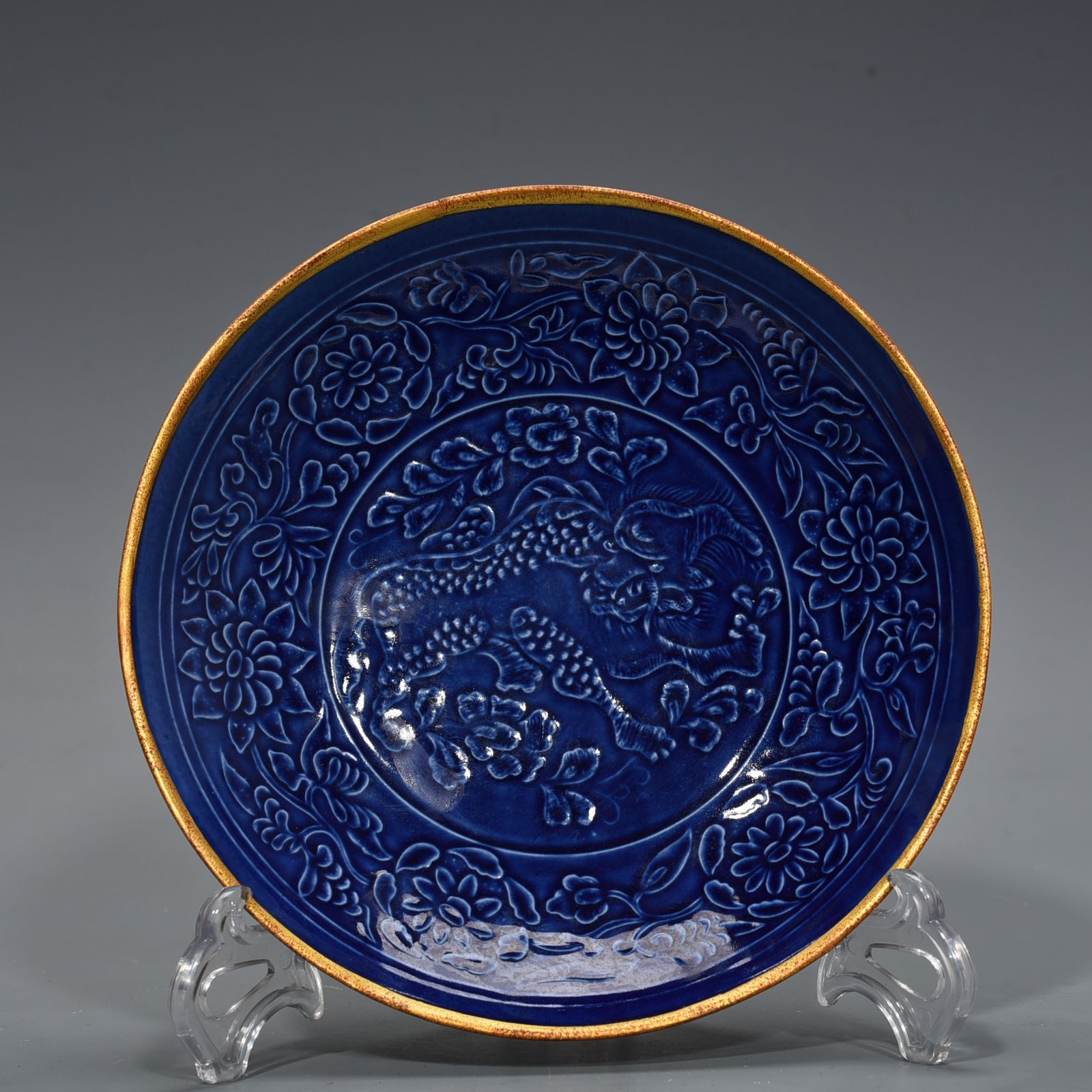 Song Dynasty Ding Kiln blue glaze engraved Kirin flower pattern plate inlaid with copper buckle