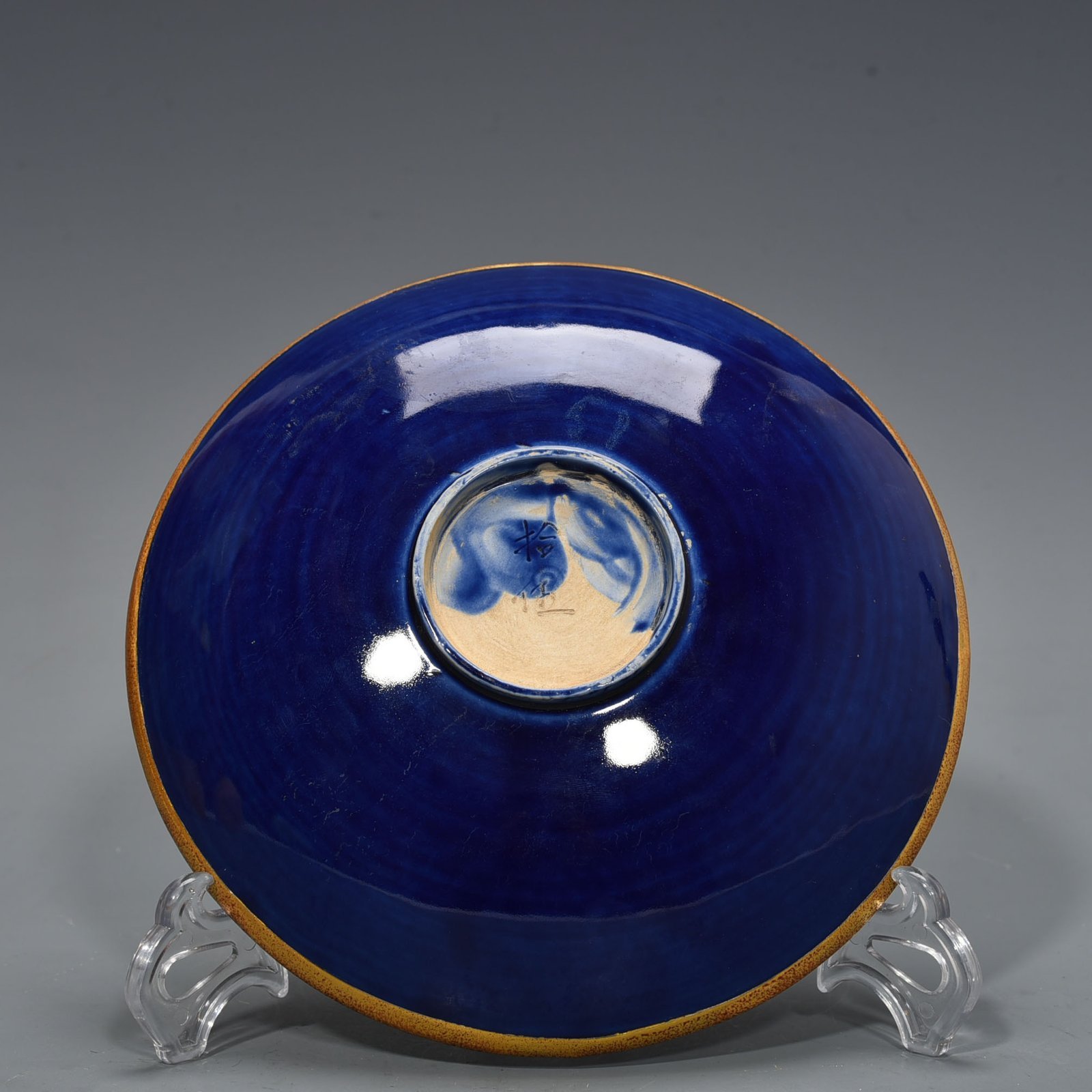 Song Dynasty Ding Kiln blue glaze engraved Kirin flower pattern plate inlaid with copper buckle
