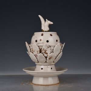 Song Dynasty Ding kiln banana leaf smoker antique antique porcelain