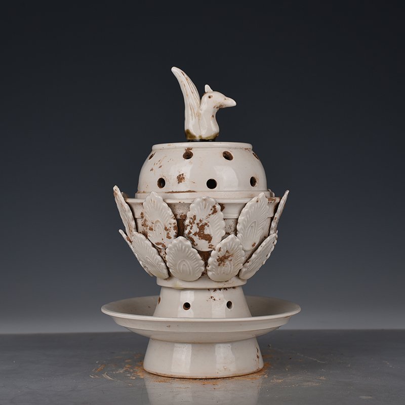 Song Dynasty Ding kiln banana leaf smoker antique antique porcelain