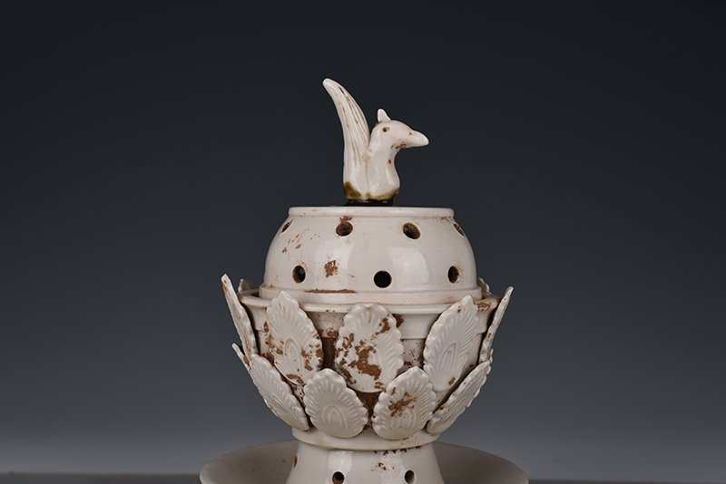 Song Dynasty Ding kiln banana leaf smoker antique antique porcelain