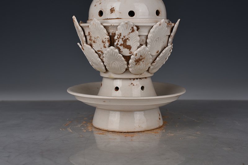 Song Dynasty Ding kiln banana leaf smoker antique antique porcelain
