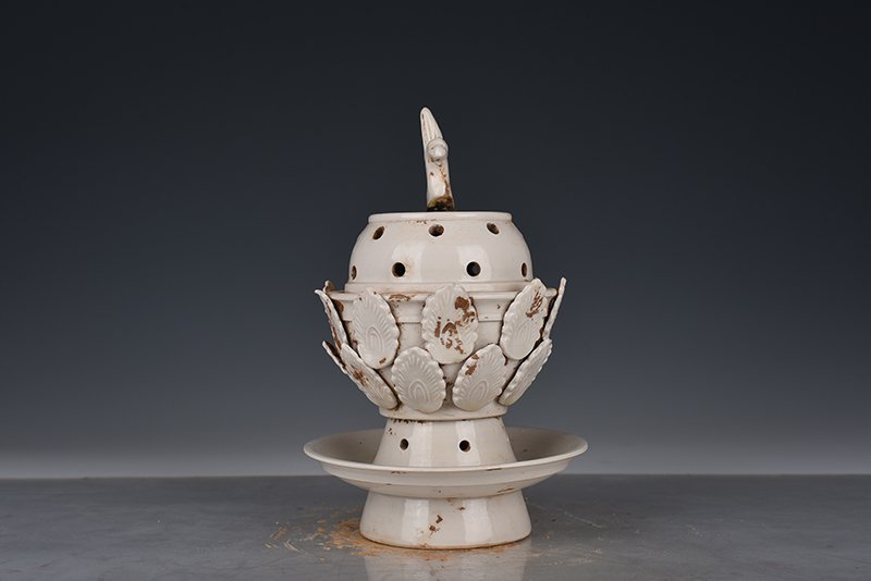 Song Dynasty Ding kiln banana leaf smoker antique antique porcelain