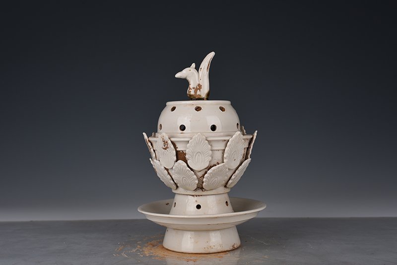 Song Dynasty Ding kiln banana leaf smoker antique antique porcelain
