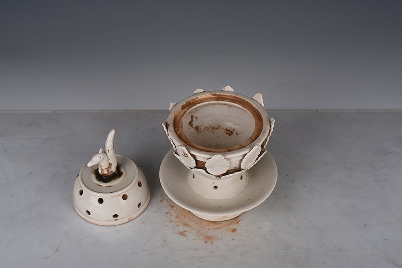 Song Dynasty Ding kiln banana leaf smoker antique antique porcelain