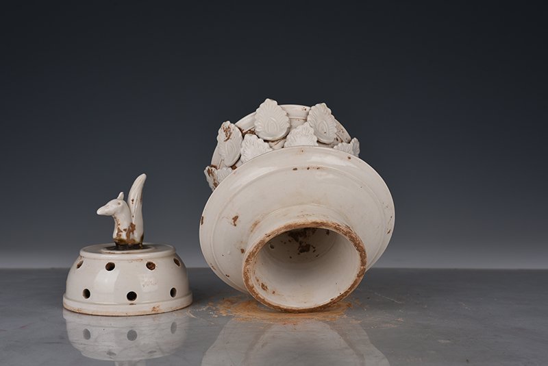 Song Dynasty Ding kiln banana leaf smoker antique antique porcelain