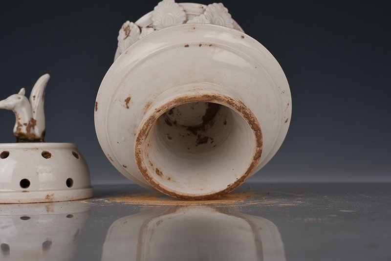 Song Dynasty Ding kiln banana leaf smoker antique antique porcelain