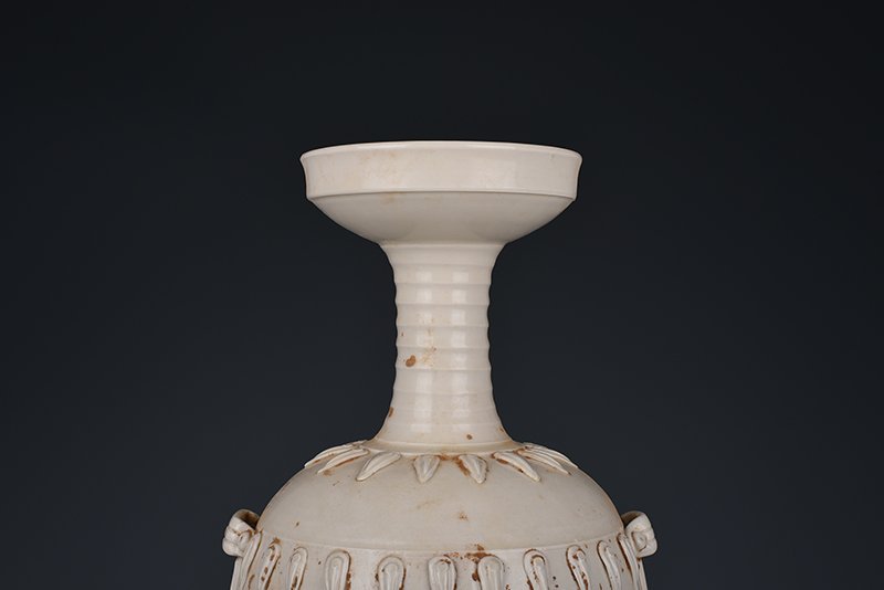 Song Dynasty Ding kiln embossed pattern vase, antique antique porcelain