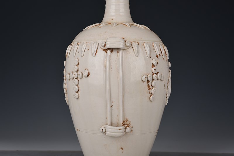 Song Dynasty Ding kiln embossed pattern vase, antique antique porcelain