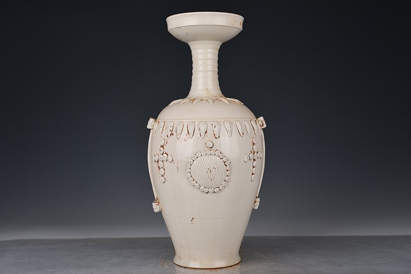 Song Dynasty Ding kiln embossed pattern vase, antique antique porcelain
