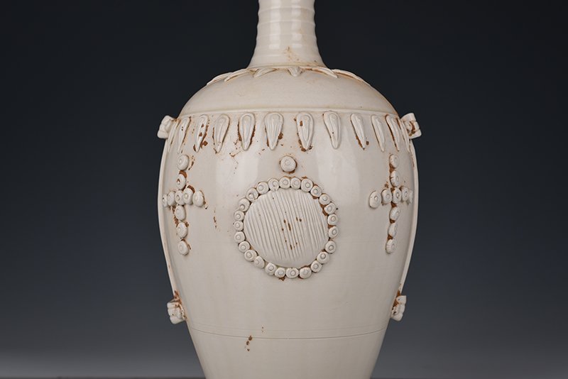 Song Dynasty Ding kiln embossed pattern vase, antique antique porcelain