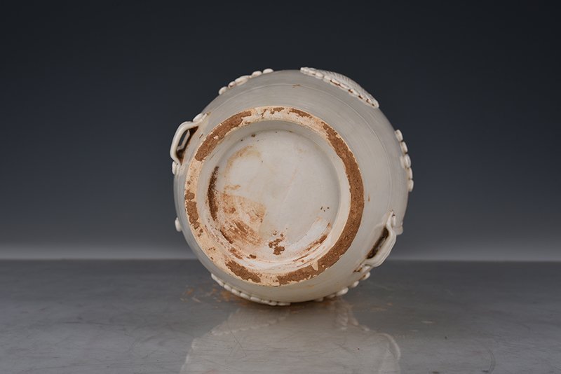 Song Dynasty Ding kiln embossed pattern vase, antique antique porcelain