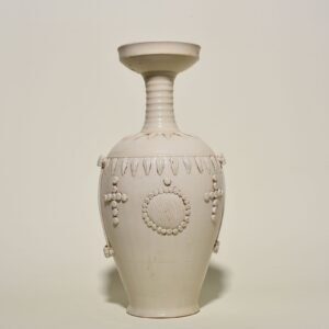 Song Dynasty Ding kiln plastic flower vase with plate mouth