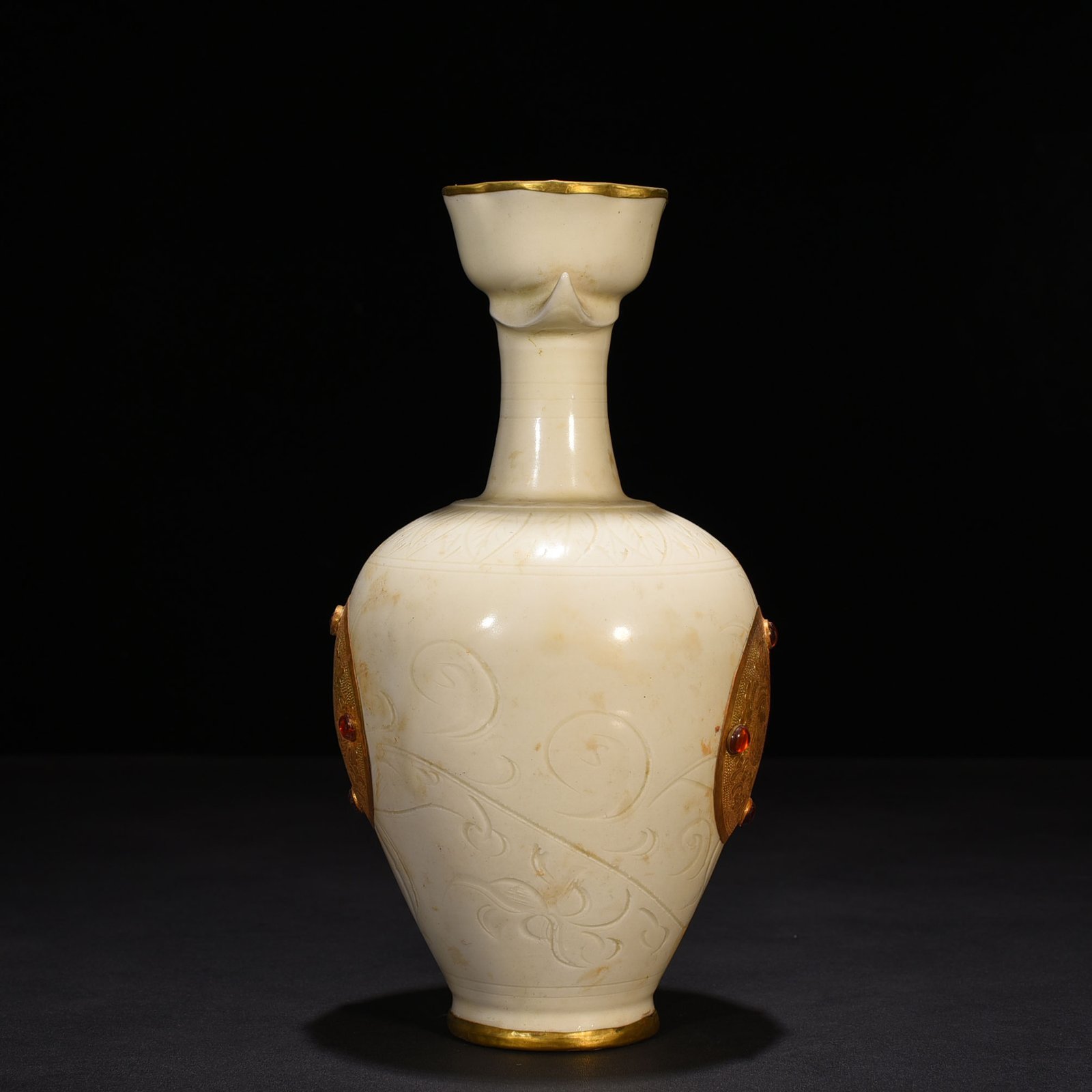 Song Dynasty Ding kiln gold and gem inlaid phoenix head pot