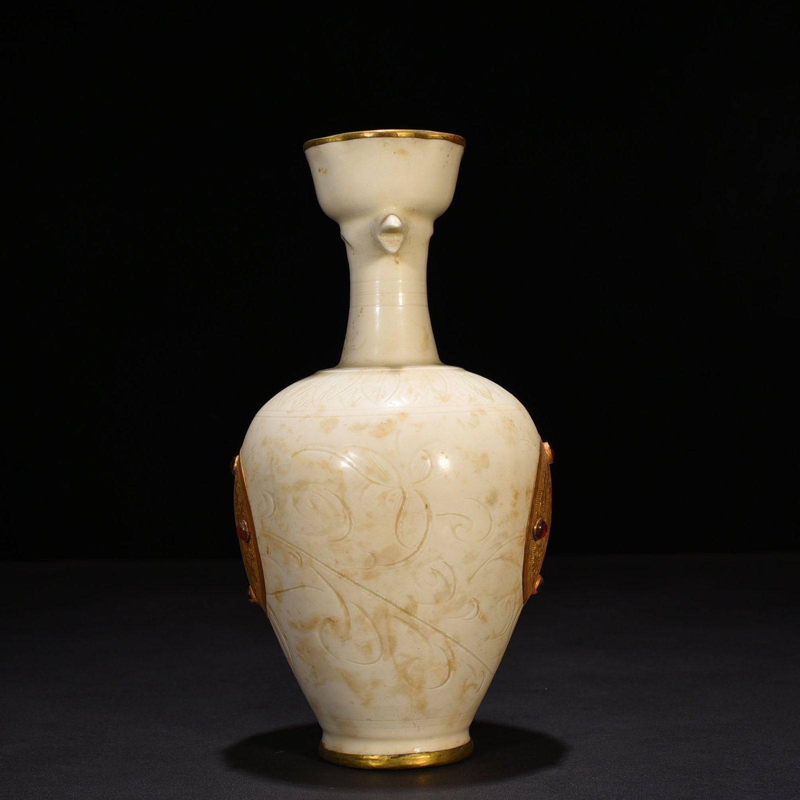 Song Dynasty Ding kiln gold and gem inlaid phoenix head pot