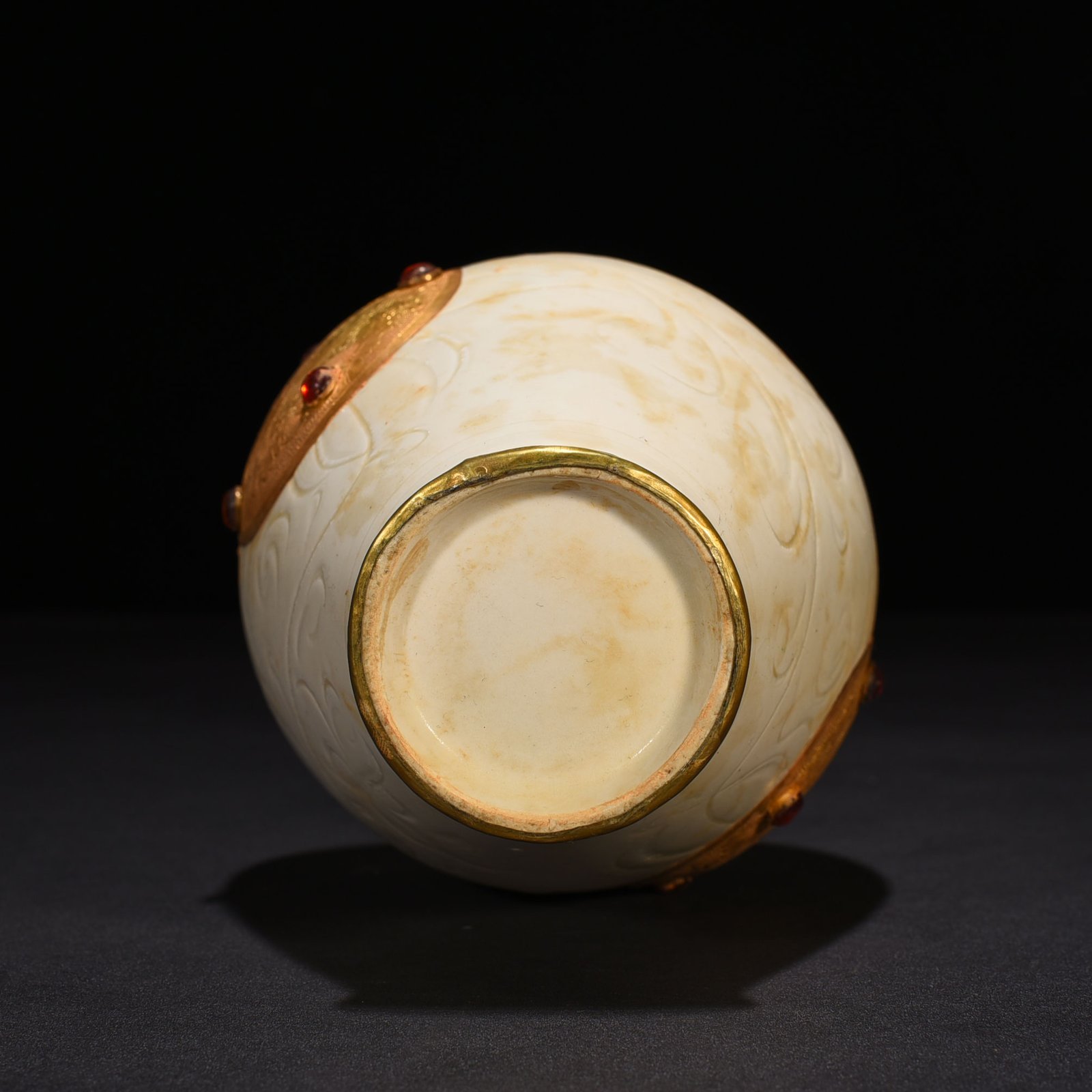 Song Dynasty Ding kiln gold and gem inlaid phoenix head pot