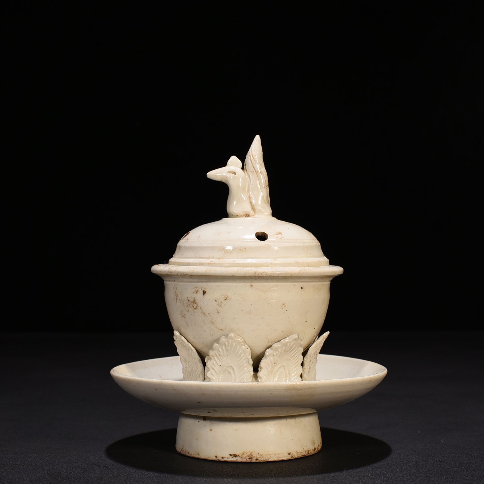 Song Dynasty Ding kiln hollow smoker