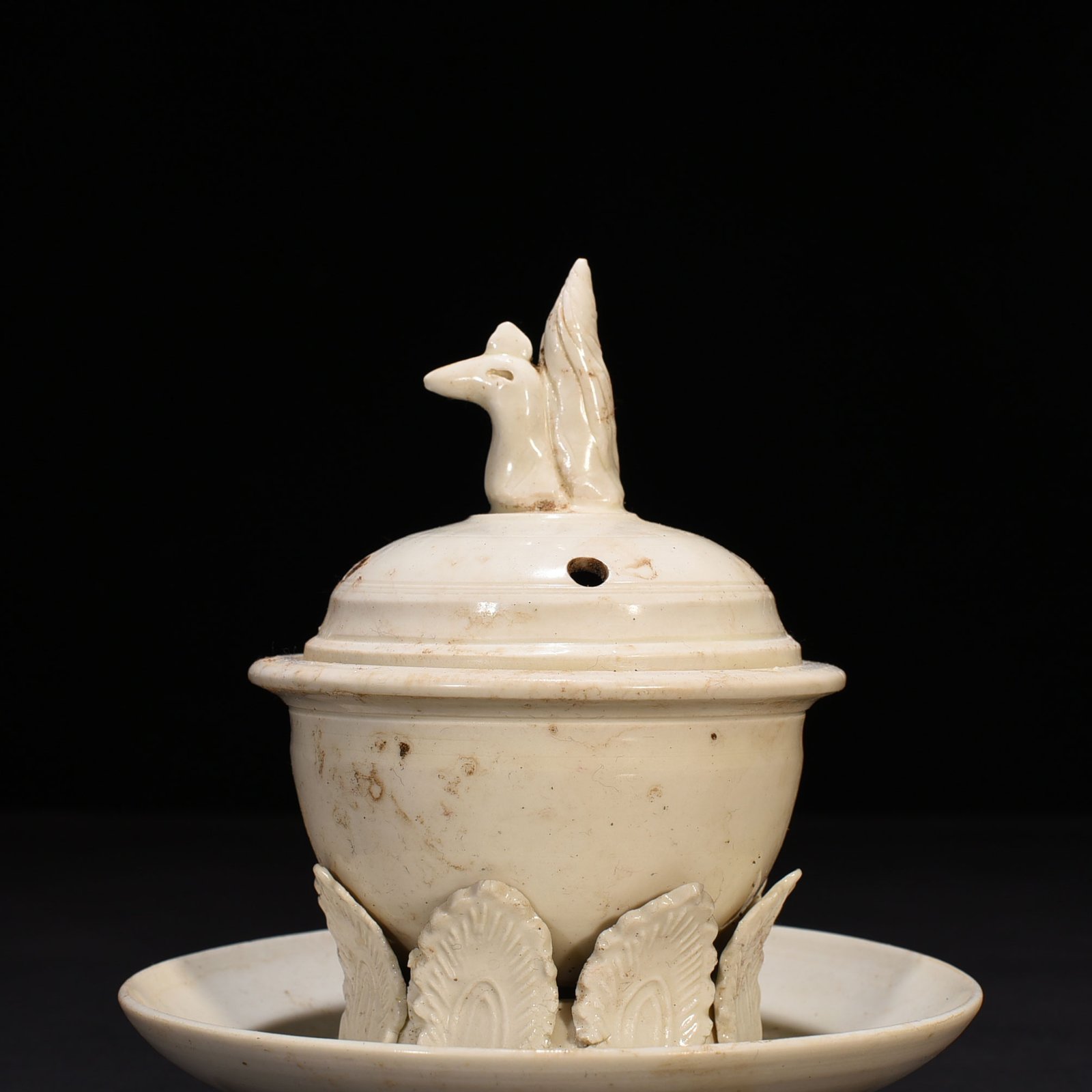 Song Dynasty Ding kiln hollow smoker