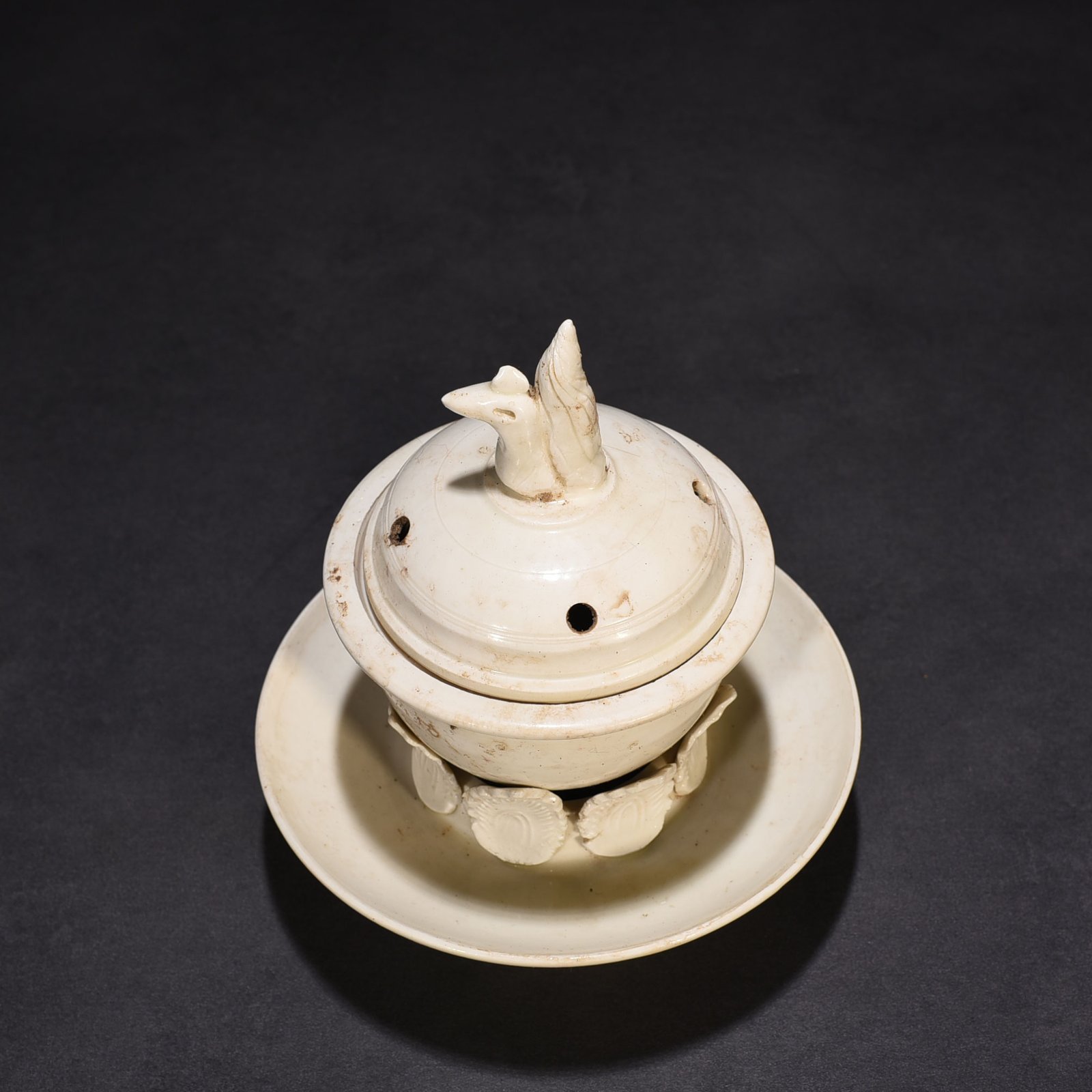 Song Dynasty Ding kiln hollow smoker